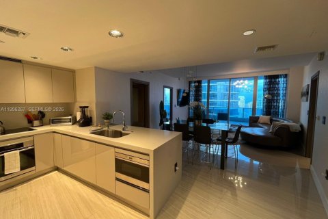 Condominio en alquiler en Miami, Florida, 2 dormitorios, 116.59 m2 № 2011920 - foto 3