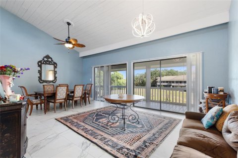 Condo in Haines City, Florida, 2 bedrooms  № 2237988 - photo 16