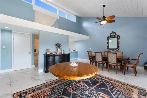 Condo in Haines City, Florida, 2 bedrooms  № 2237988 - photo 17
