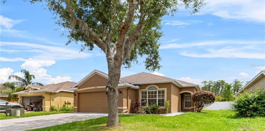 House in Hudson, Florida 3 bedrooms, 168.99 sq.m. № 2155937