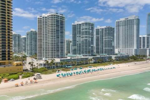 Condo in Sunny Isles Beach, Florida, 1 bedroom  № 2075944 - photo 29