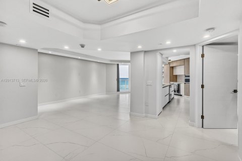 Condo in Sunny Isles Beach, Florida, 1 bedroom  № 2075944 - photo 15