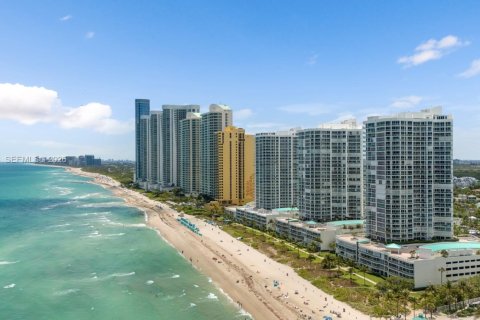 Condo in Sunny Isles Beach, Florida, 1 bedroom  № 2075944 - photo 30