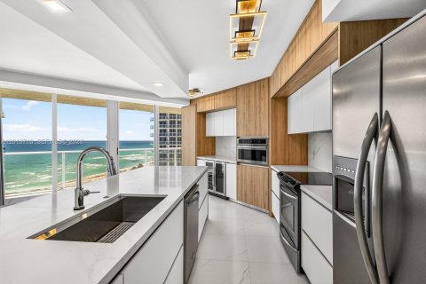 Condo in Sunny Isles Beach, Florida, 1 bedroom  № 2075944 - photo 4