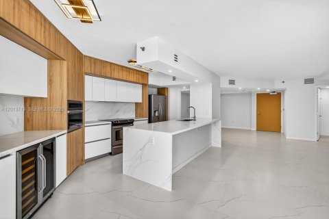 Condo in Sunny Isles Beach, Florida, 1 bedroom  № 2075944 - photo 11