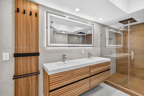 Condo in Sunny Isles Beach, Florida, 1 bedroom  № 2075944 - photo 17