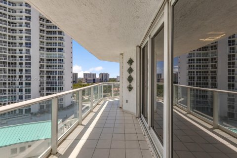 Condo in Sunny Isles Beach, Florida, 1 bedroom  № 2075944 - photo 26