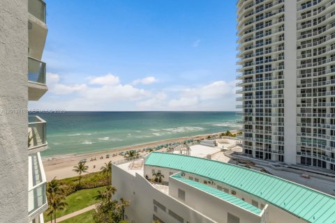 Condo in Sunny Isles Beach, Florida, 1 bedroom  № 2075944 - photo 2