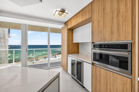 Condo in Sunny Isles Beach, Florida, 1 bedroom  № 2075944 - photo 3