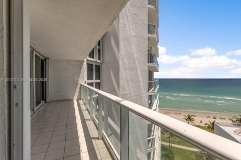 Condo in Sunny Isles Beach, Florida, 1 bedroom  № 2075944 - photo 24