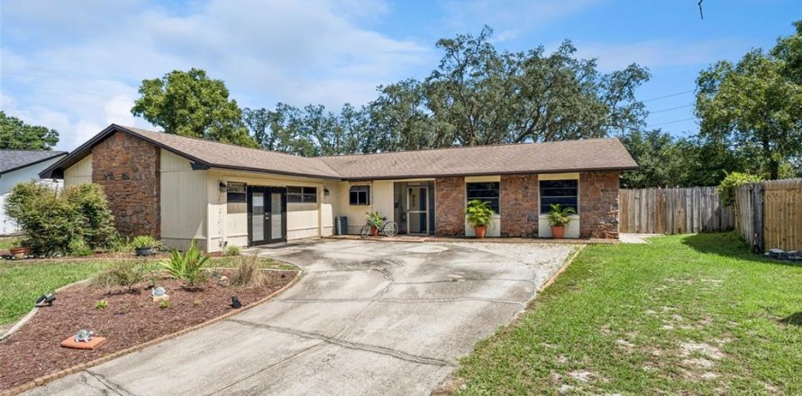 Villa ou maison à Winter Springs, Floride 4 chambres, 210.7 m2 № 2391142