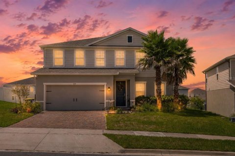 House in Minneola, Florida 5 bedrooms, 274.06 sq.m. № 2200463