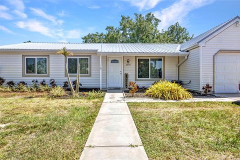 Casa en venta en North Port, Florida, 3 dormitorios, 185.06 m2 № 1642408 - foto 1