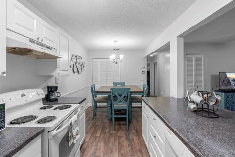Condo in Port Orange, Florida, 2 bedrooms  № 1899537 - photo 7