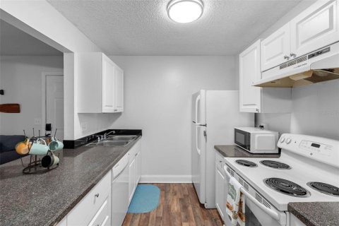 Condo in Port Orange, Florida, 2 bedrooms  № 1899537 - photo 9