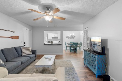 Condo in Port Orange, Florida, 2 bedrooms  № 1899537 - photo 2