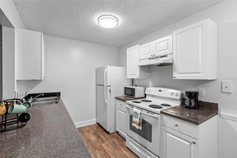 Condo in Port Orange, Florida, 2 bedrooms  № 1899537 - photo 8