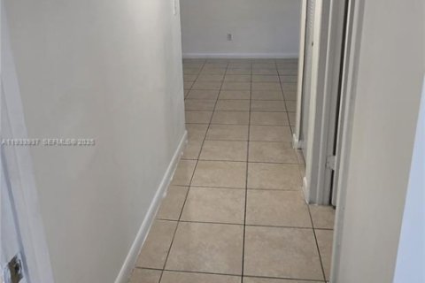 Снять в аренду квартиру в Катлер-Бей, Флорида 1 спальня, 40372.35м2, № 1992210 - фото 12