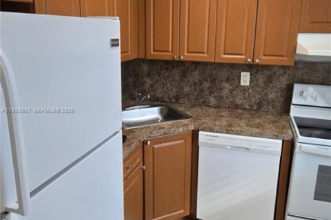 Снять в аренду квартиру в Катлер-Бей, Флорида 1 спальня, 40372.35м2, № 1992210 - фото 2