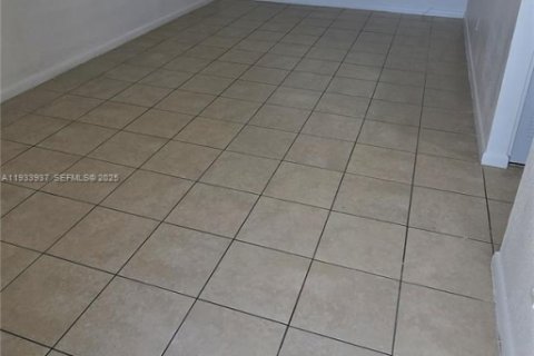 Снять в аренду квартиру в Катлер-Бей, Флорида 1 спальня, 40372.35м2, № 1992210 - фото 1