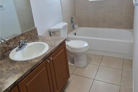 Снять в аренду квартиру в Катлер-Бей, Флорида 1 спальня, 40372.35м2, № 1992210 - фото 8