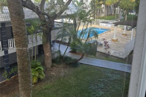 Снять в аренду квартиру в Катлер-Бей, Флорида 1 спальня, 40372.35м2, № 1992210 - фото 4