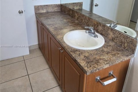 Снять в аренду квартиру в Катлер-Бей, Флорида 1 спальня, 40372.35м2, № 1992210 - фото 10