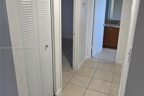 Снять в аренду квартиру в Катлер-Бей, Флорида 1 спальня, 40372.35м2, № 1992210 - фото 5