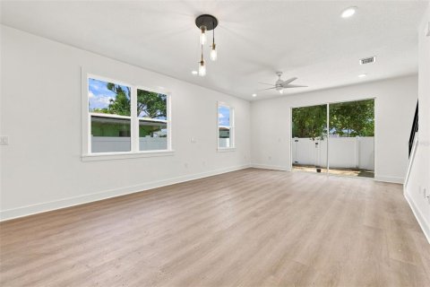 Adosado en venta en Tampa, Florida, 3 dormitorios, 195 m2 № 2134815 - foto 3
