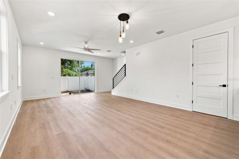 Adosado en venta en Tampa, Florida, 3 dormitorios, 195 m2 № 2134815 - foto 4