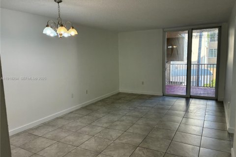 Купить кондоминиум в Майами, Флорида 2 спальни, 86.4м2, № 2054835 - фото 9