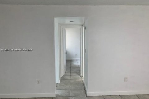 Купить кондоминиум в Майами, Флорида 2 спальни, 86.4м2, № 2054835 - фото 11