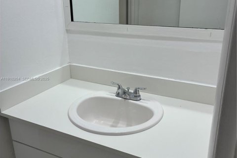 Купить кондоминиум в Майами, Флорида 2 спальни, 86.4м2, № 2054835 - фото 12