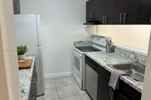 Купить кондоминиум в Майами, Флорида 2 спальни, 86.4м2, № 2054835 - фото 25