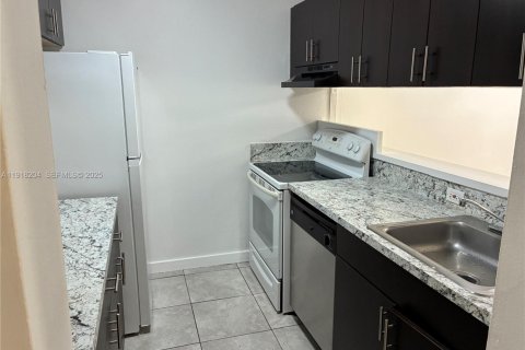 Кондоминиум с 2 спальнями в Майами, Флорида № 2054835