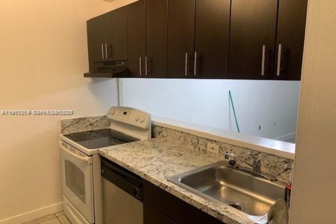 Купить кондоминиум в Майами, Флорида 2 спальни, 86.4м2, № 2054835 - фото 4