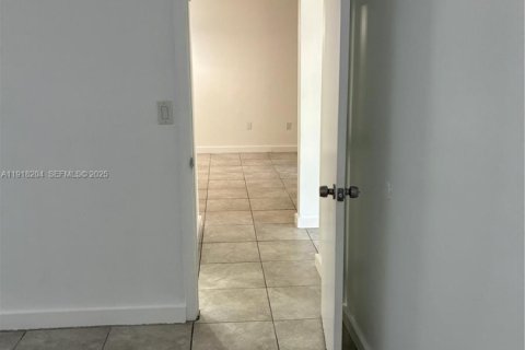 Купить кондоминиум в Майами, Флорида 2 спальни, 86.4м2, № 2054835 - фото 17