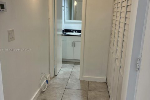 Купить кондоминиум в Майами, Флорида 2 спальни, 86.4м2, № 2054835 - фото 5