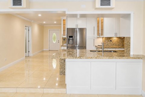 House in Miami, Florida 3 bedrooms, 182.92 sq.m. № 2392849 - photo 4
