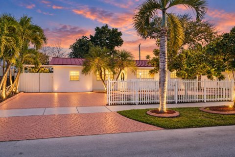 House in Miami, Florida 3 bedrooms, 182.92 sq.m. № 2392849