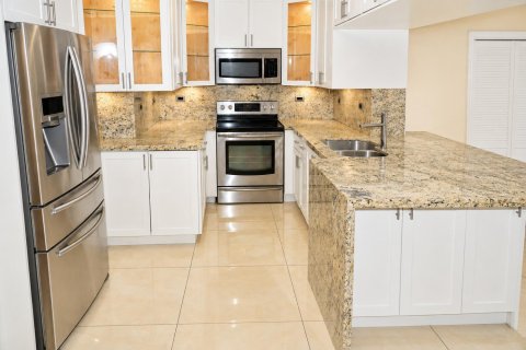 House in Miami, Florida 3 bedrooms, 182.92 sq.m. № 2392849 - photo 5