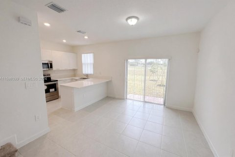 Touwnhouse à louer à Miami, Floride: 3 chambres, 137.77 m2 № 2085788 - photo 3