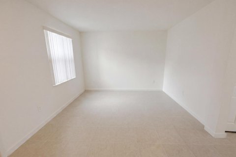 Touwnhouse à louer à Miami, Floride: 3 chambres, 137.77 m2 № 2085788 - photo 9