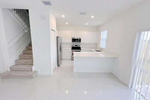 Touwnhouse à louer à Miami, Floride: 3 chambres, 137.77 m2 № 2085788 - photo 5