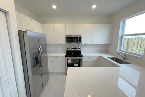 Touwnhouse à louer à Miami, Floride: 3 chambres, 137.77 m2 № 2085788 - photo 4