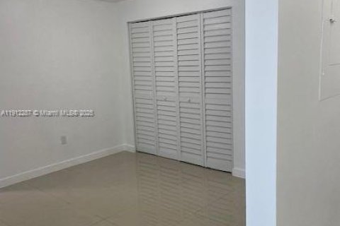 Condo in North Miami Beach, Florida, 2 bedrooms № 1969083 - photo 6
