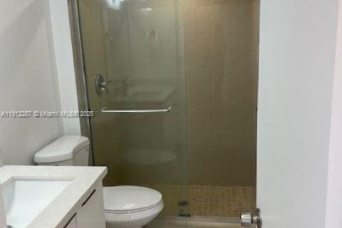 Condo in North Miami Beach, Florida, 2 bedrooms № 1969083 - photo 10