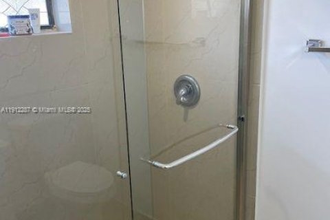 Condo in North Miami Beach, Florida, 2 bedrooms № 1969083 - photo 14