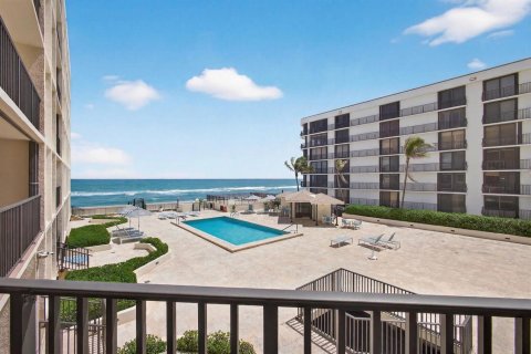 Condo in South Palm Beach, Florida, 2 bedrooms  № 2146588 - photo 2