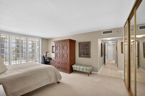 Condo in South Palm Beach, Florida, 2 bedrooms  № 2146588 - photo 15